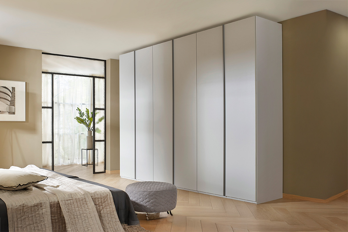 Drehtürenschrank 6-türig, Skat – Meridian