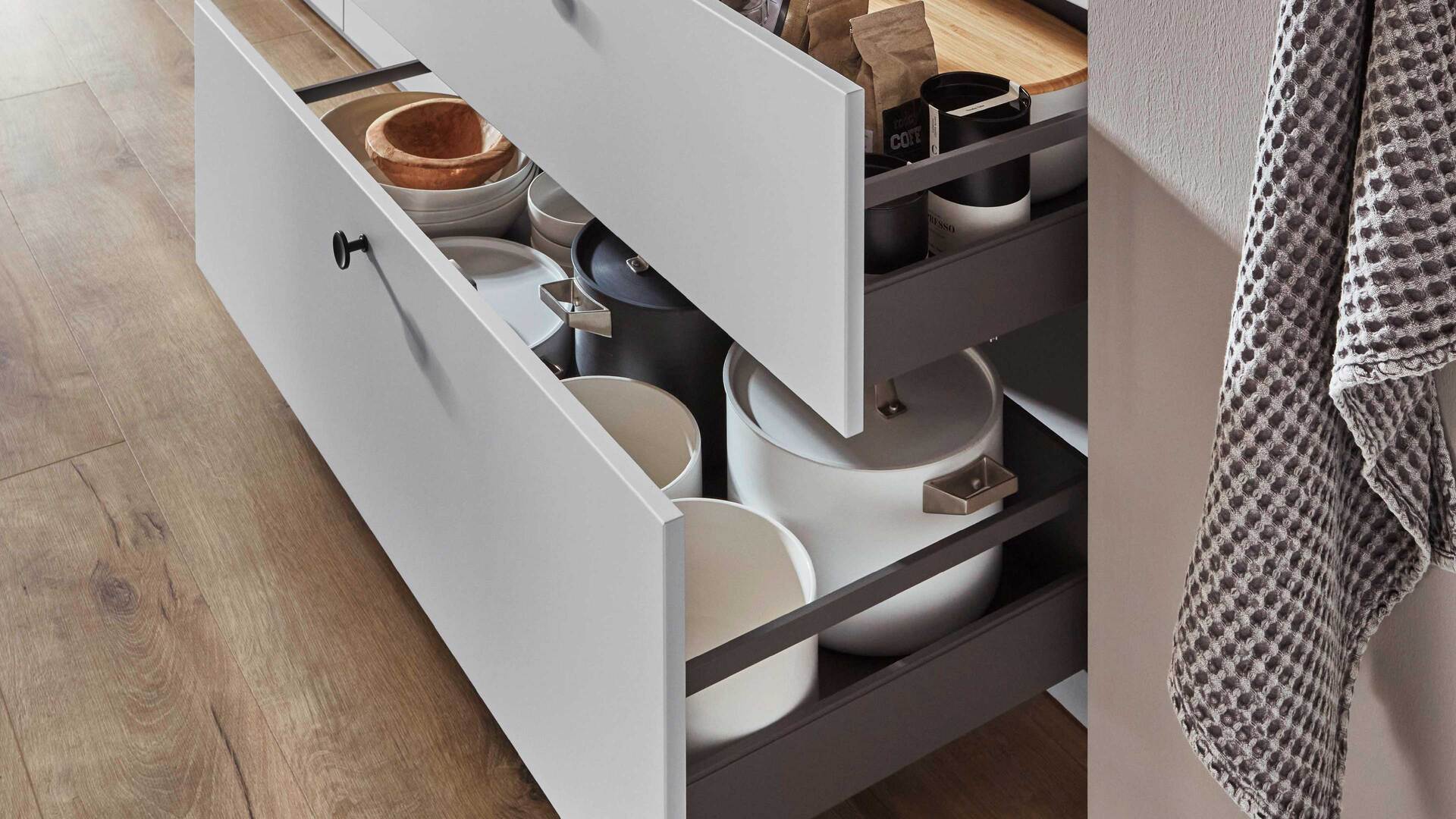 nobilia® Einbauküche Softline mit Elektrogeräten, z. B. Kühlschrank