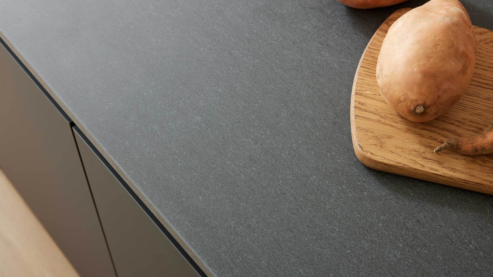Culineo® Einbauküche C357 mit XTRA CERAMIC Arbeitsplatte