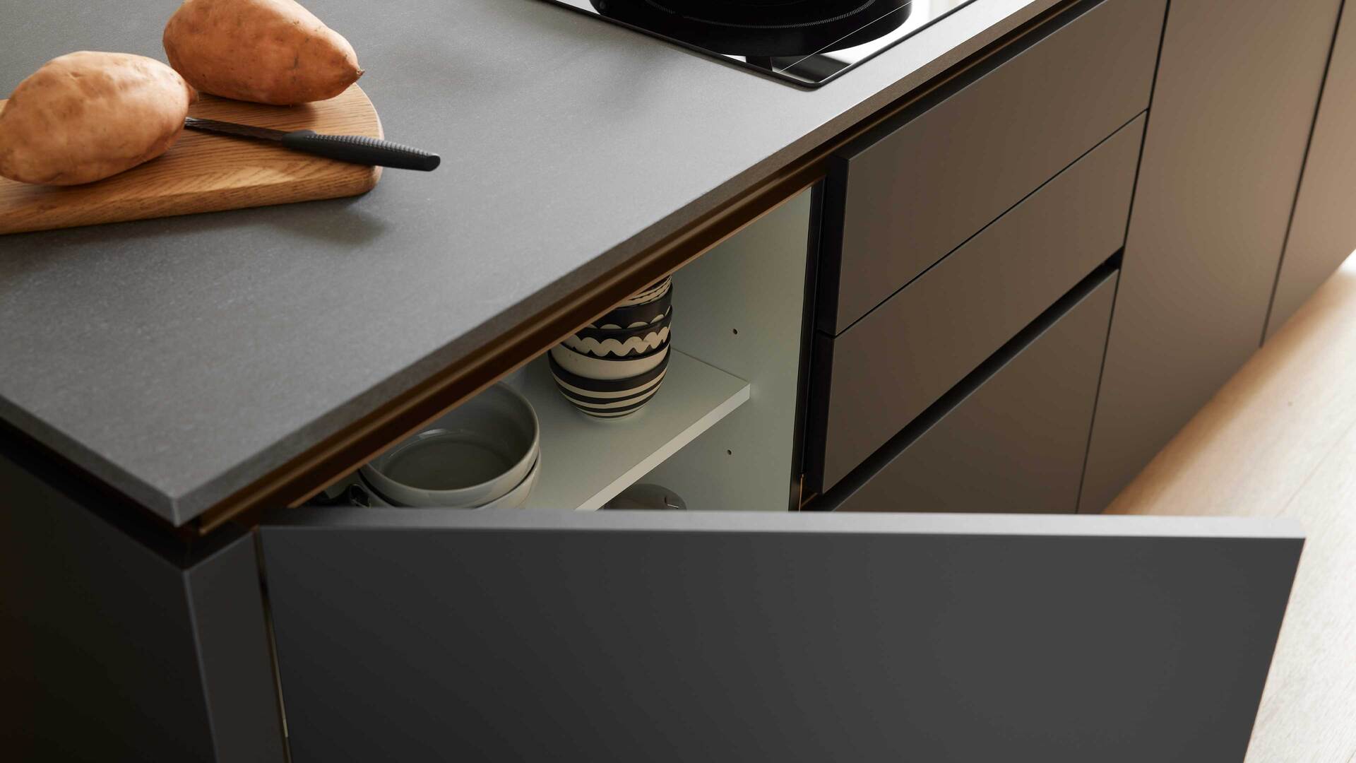 Culineo® Einbauküche C357 mit XTRA CERAMIC Arbeitsplatte